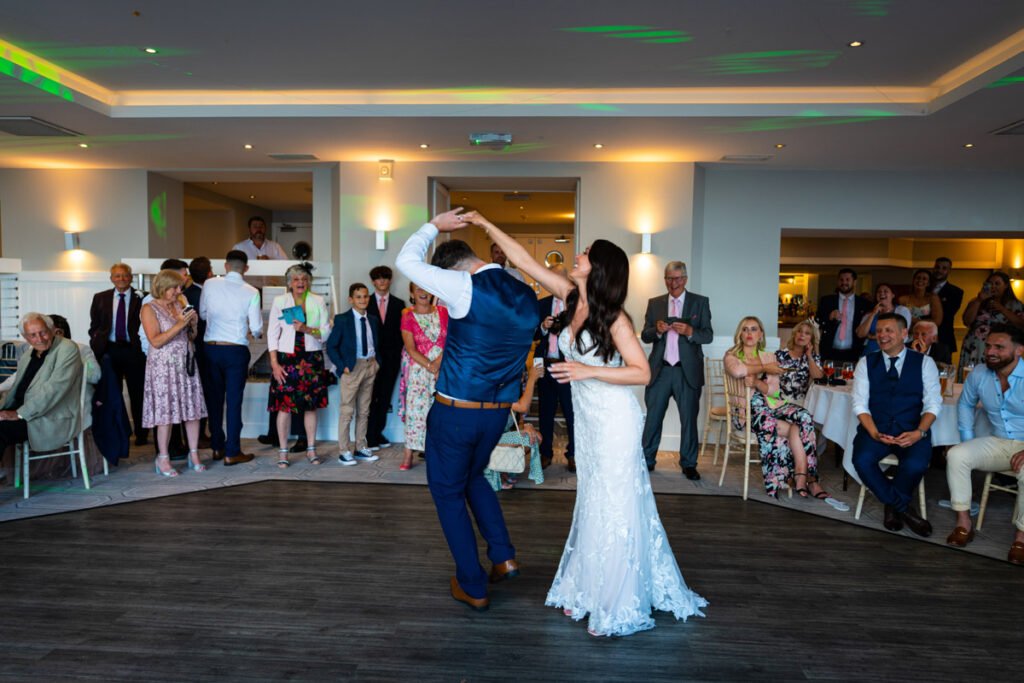 bride and groom 1st dance