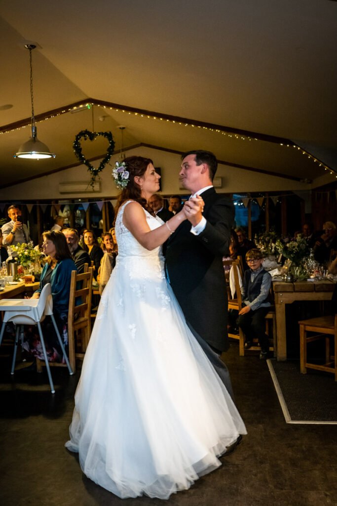 bride and groom 1st dance