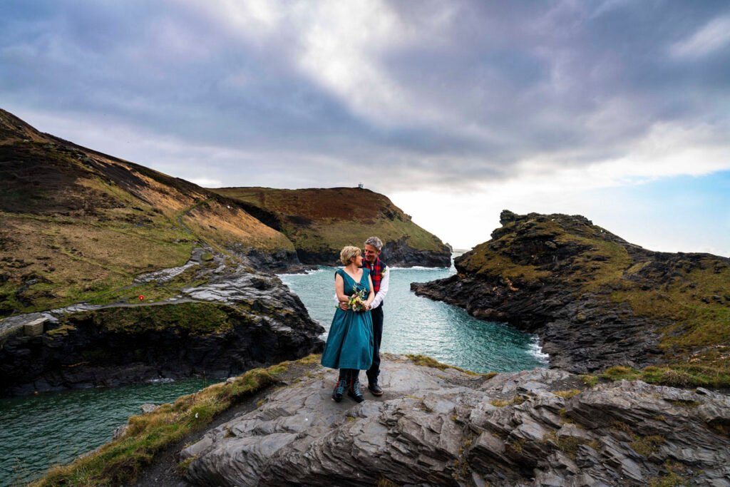 Bride and groom at Boscastle harbour cornwall