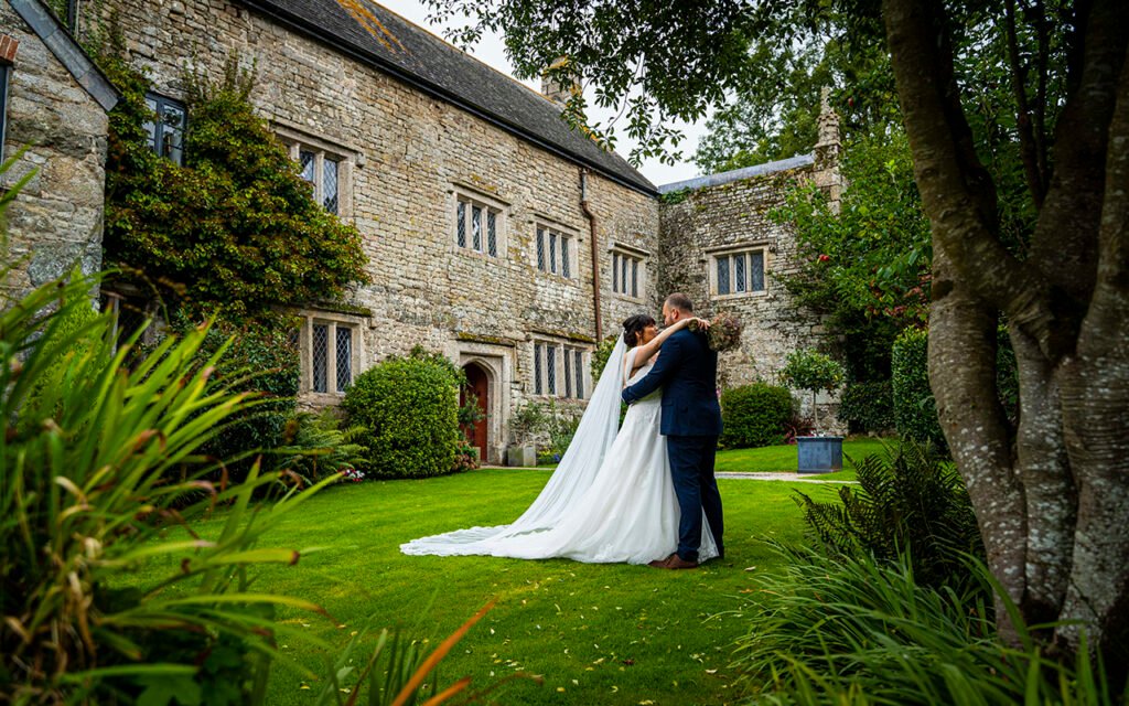 Sony a7IV wedding photograph by cornwall wedding photographer