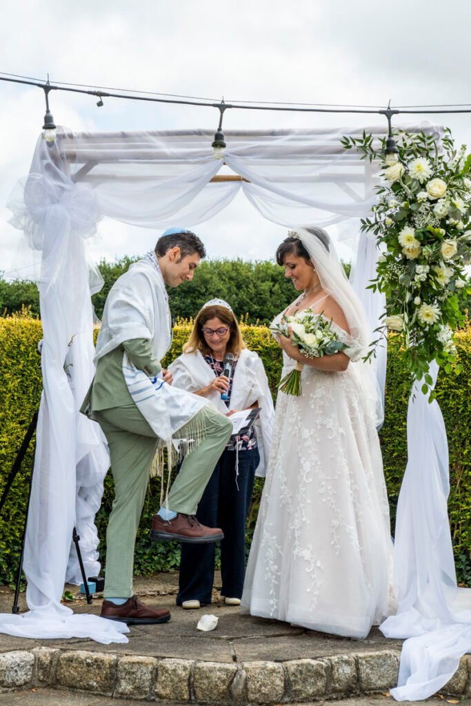 wedding ritual breaking the glass Jewish wedding