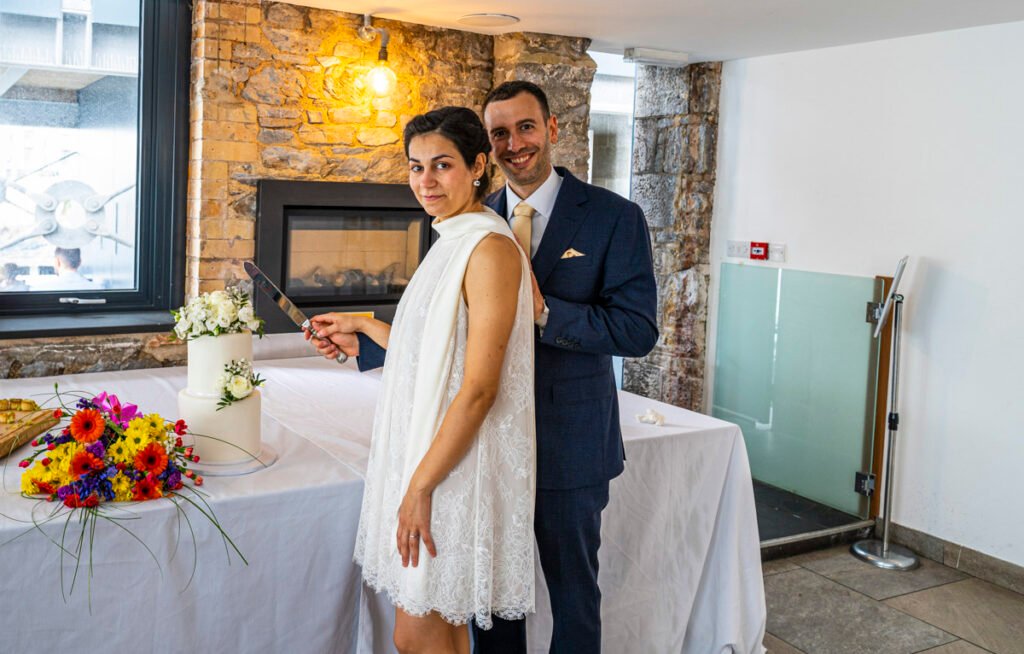 bride and groom cutting the wedding cake